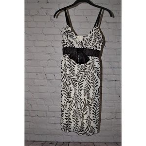 White/Black Sleeveless Dress